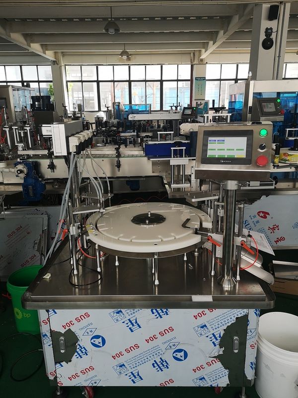 পকেট কার্ড পারফিউম বোতল Monoblock ভরাট ক্যাপিং মেশিন 1500BPH স্বয়ংক্রিয় টাইপ